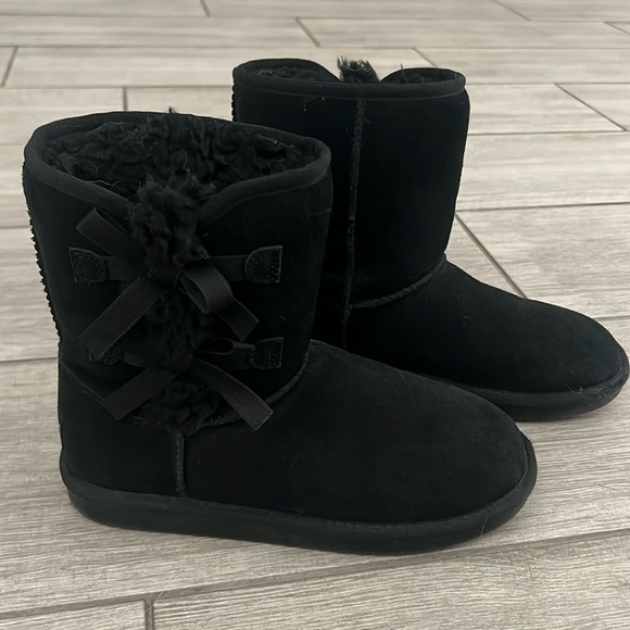 Koolaburra by UGF Victoria Black Short Boot Size 4 EUC - Picture 1 of 8